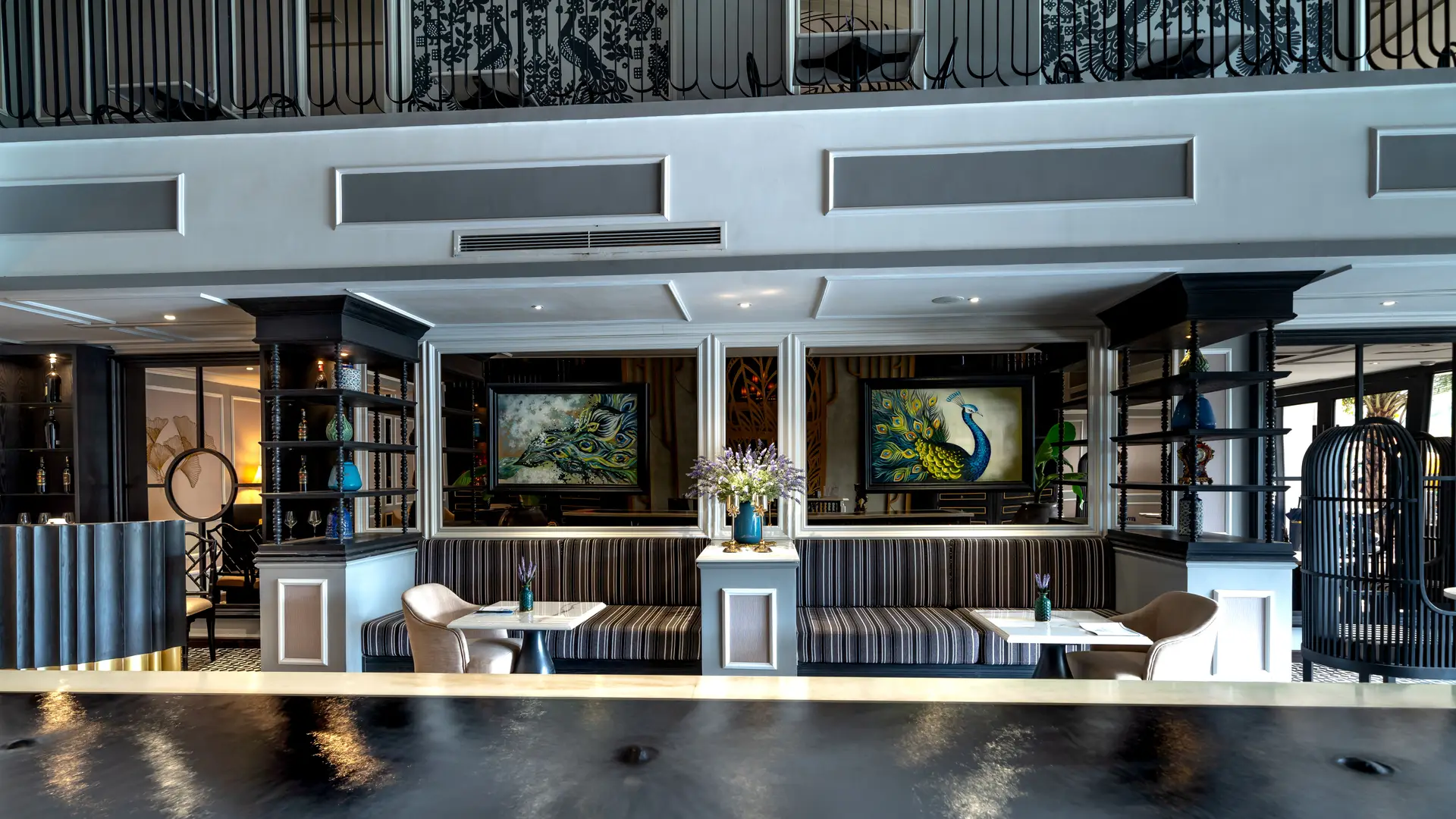 Elegant MerquessianroyalInn Lobby