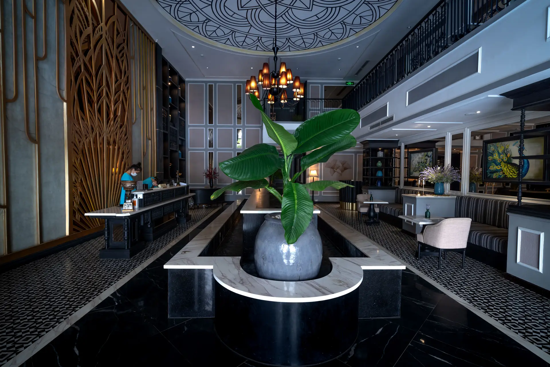 Luxurious MerquessianroyalInn Lobby