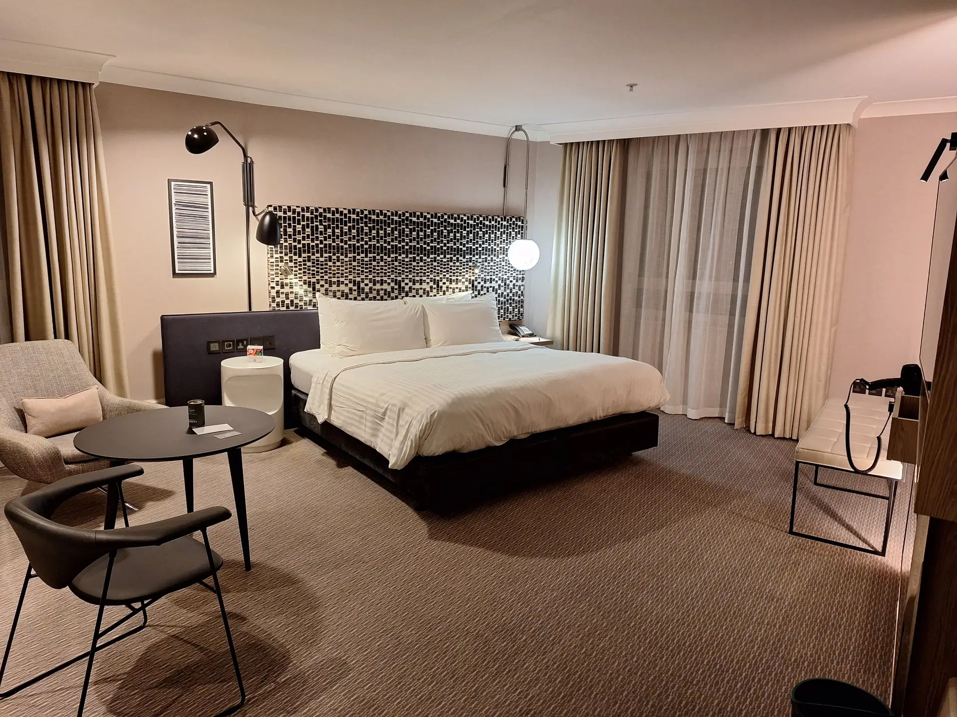 Modern Suite Lounge
