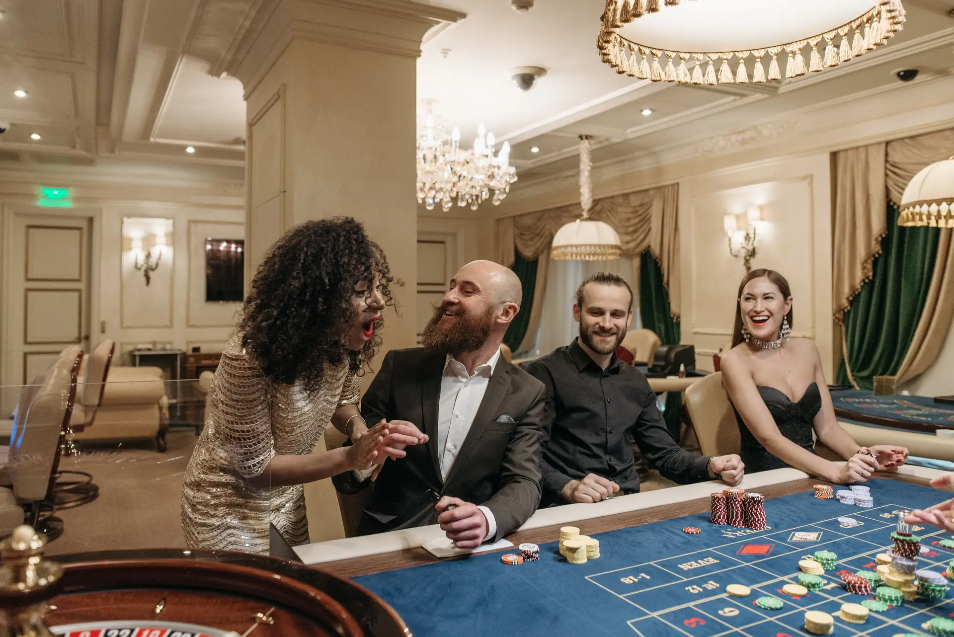 Poker style game table